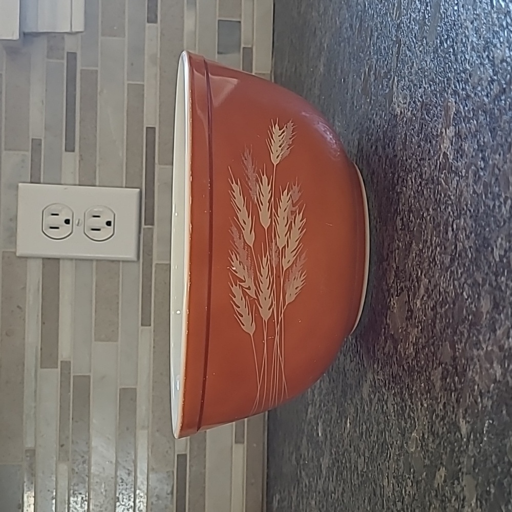 VTG Pyrex Wheat 2.5qt Bowl